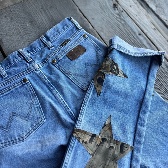 Women’s Denim Patchwork Jeans Camo stars Reworked Jeans Wrangler - Picture 2 of 6